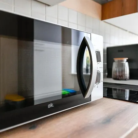 Modernes Altmarkt Mit Parkplatz 4 Gaeste 55qm Waschmaschine Wlan Netflix Terrasse דירה *
